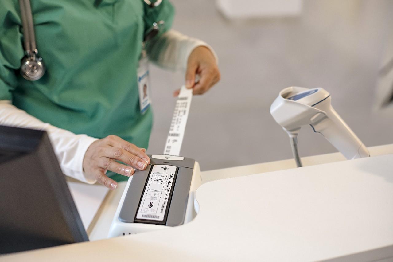 GS1-compliant patient wristband being printed